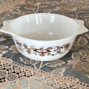 Vintage PYREX Brown Vines Round Casserole Dish